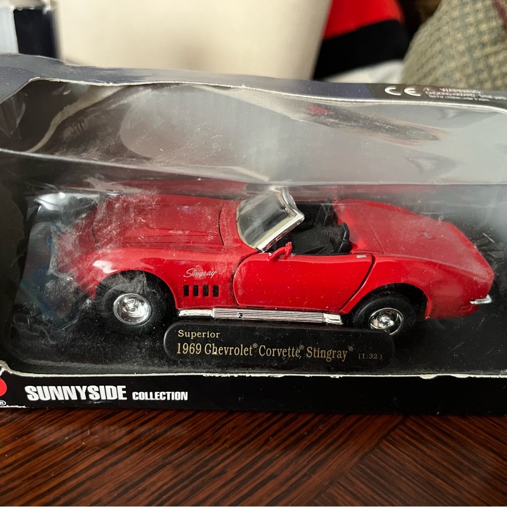 Red Chevrolet Corvette Stingray Model Car Diecast 1:32